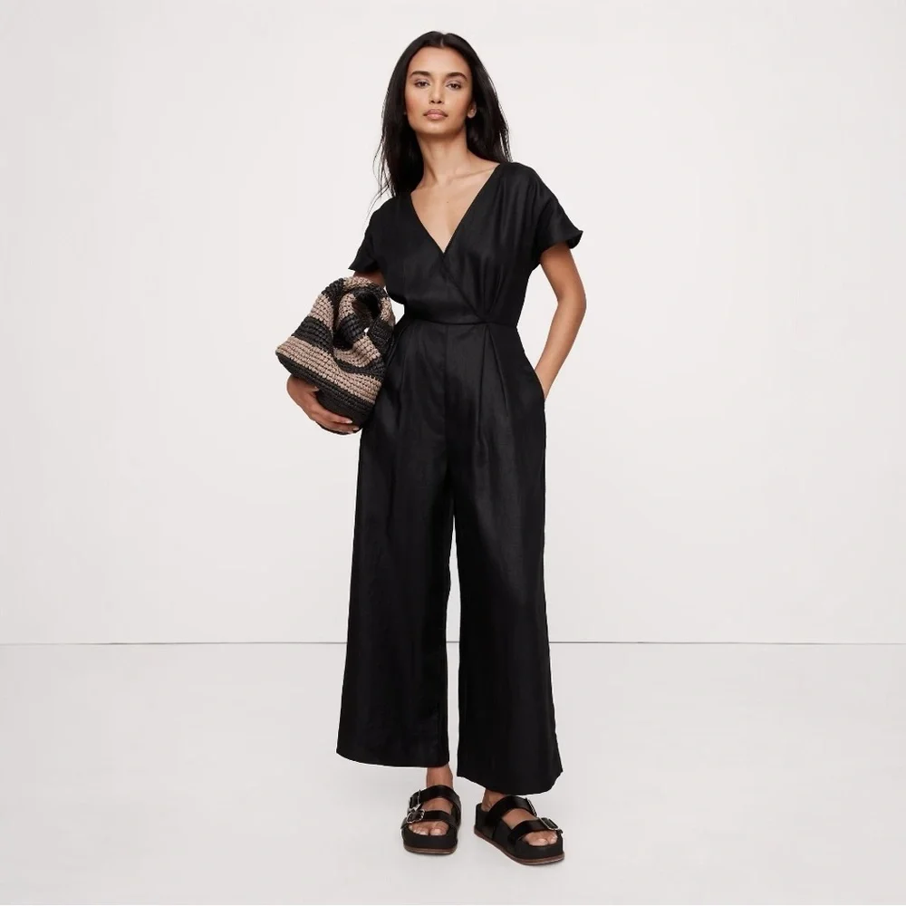 NWOT Banana Republic Linen V Neck Jumpsuit